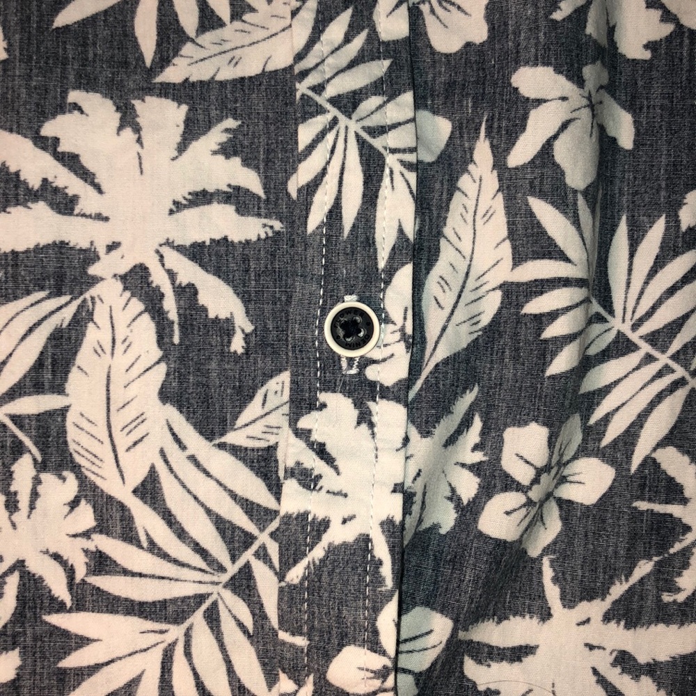 Hawaiian shirt- fun flower design - Picture 2 of 5